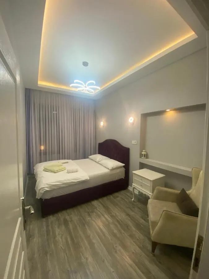 Moon Suit Taksim Istanbul 0*,
